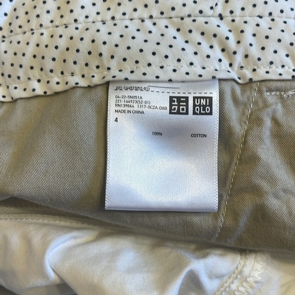 Uniqlo shorts sz 4 white with back/front pockets and zipper closure front - Picture 6 of 8